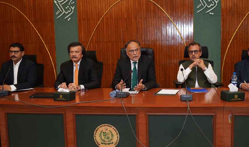 Ahsan Iqbal urges industry to set five year export targets and move from talk to action