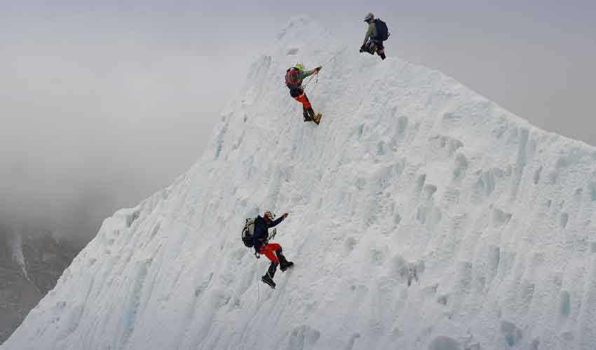 Record 274 climbers scale Mount Everest in one day