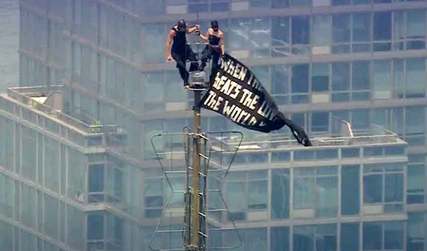 Russian couple climb atop New York's Empire State Building for proposal