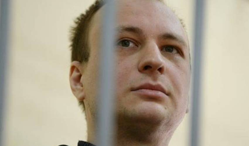 Ailing American held in Russia for years returns home for treatment