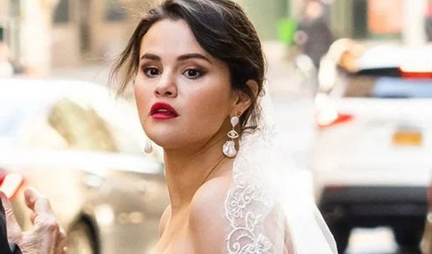 Selena Gomez's white dress sends internet into frenzy | SAMAA TV