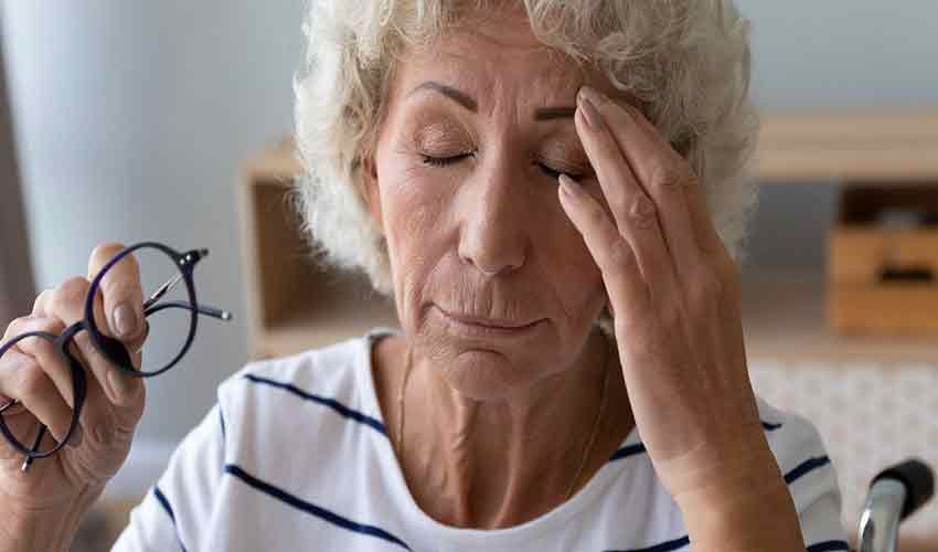 Which diet is helpful to reduce stroke risk in women
