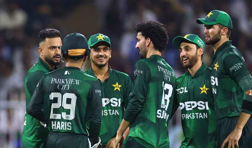 Nawaz-inspired Pakistan clinch tri-nation series