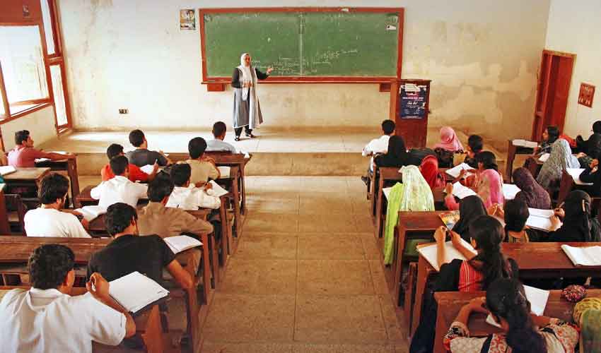 Schools to offer early retirement to teachers